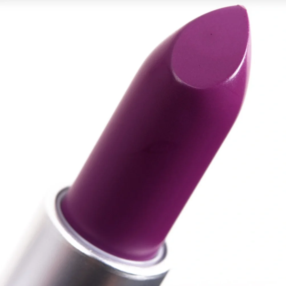 MAC HEROINE Matte Lipstick. NEW IN BOX.